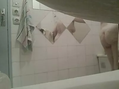 Kraujomaiša su apleista mergina Dillon Carter.