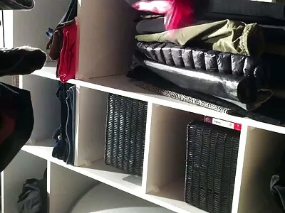 Gražuolė Cherry Kiss yra tiesiog beprotiškai įsimylėjusi analinį dulkinimąsi vidurdienį.