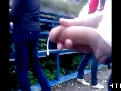 Dvi gražios lesbietės dulkinasi internetinėje kameroje.