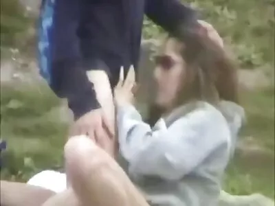 Blowjob su sėklidžių laižymu.