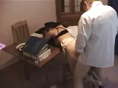 Kepsnys rūbinėje.