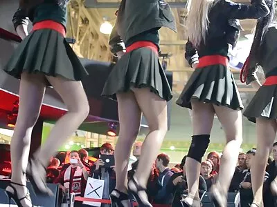 Mūvi rožines kojines.