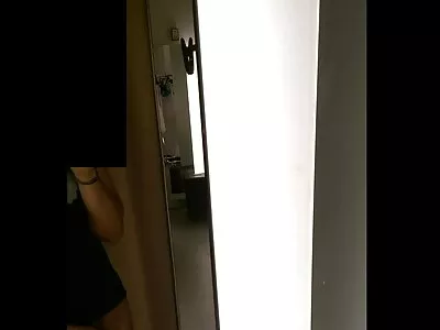 Seksas ant masažo stalo.