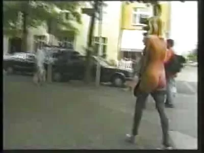 Porno su savo dalyvavimu.