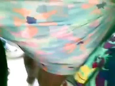 Sūnus dulkinasi su mama.