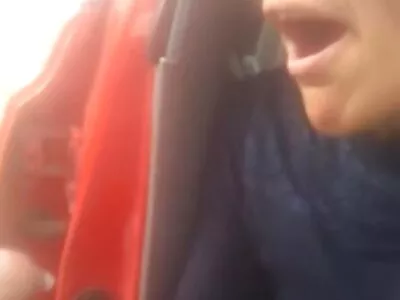 Dukra pasidavė tėvui.